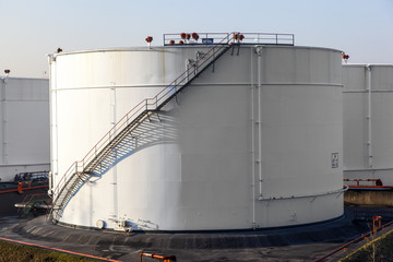 Obraz premium white tank in tank farm with blue sky