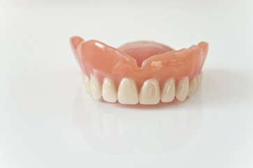 Herausnehmbarer Zahnersatz (Keramik)