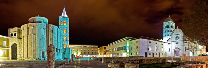 Obraz premium Old Zadar square panoramic night view