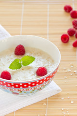 porridge with raspberry