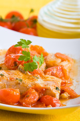 Fish and cherry tomatoes. Pesce con pomodorini.
