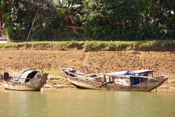 Fototapeta premium Housing boats on the river Perfume in Vietnam