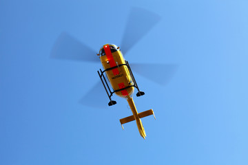 Noarzt-Helikopter im Landeanflug