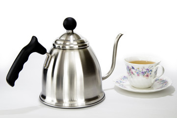 ヤカンとティーカップ