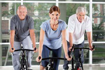 Senioren-Kurs im Fitnesscenter