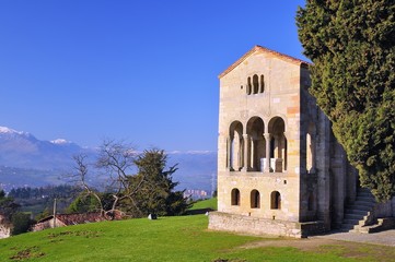 Fototapeta na wymiar St Mary of Naranco, Oviedo, Asturias, Hiszpania.