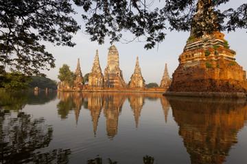 Fototapeta na wymiar Floods Chaiwatthanaram Temple at Ayutthaya