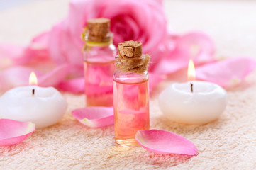 Obraz na płótnie Canvas Butelki olejku do aromaterapii. Rose Spa
