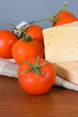 Yellow cheese with fresh tomatoes