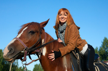 Obraz premium A woman riding a horse