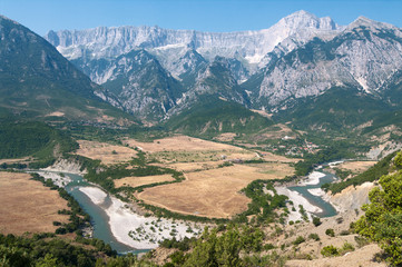 Fototapeta na wymiar Albania: Pejzaż górski w południowo-zachodniej