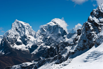 Fototapeta na wymiar Cholatse and Taboche summits viewed from Renjo Pass