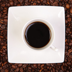 Fototapeta na wymiar Cup with coffee. costing on coffee grain
