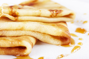 Thin pancakes with honey and powdered sugar