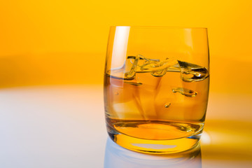 whisky with ice .