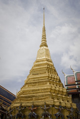 Fototapeta premium pagoda dorata a bangkok