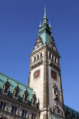 Fototapeta na wymiar Rathausturm der Hansestadt Hamburg