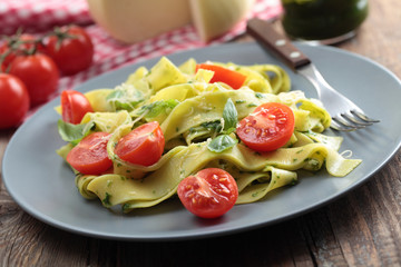 Pasta with pesto and tomato