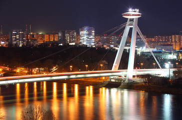 Fototapeta na wymiar Novy most w Bratysławie - Słowacja