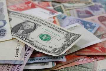 Fototapeta na wymiar Dolar i Azjatyckie banknoty.