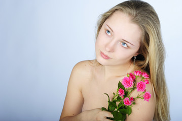 Obraz na płótnie Canvas beautiful girl with flower