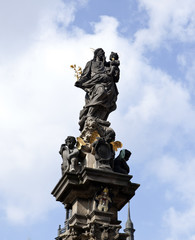 Fototapeta na wymiar Saint Mary z Dzieciątkiem Jezus na pomnik w Pradze
