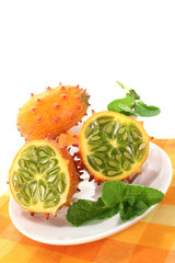 frische aufgeschnittene Kiwano