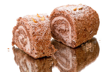 Roll the cake on a mirror