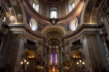 Obraz premium Inside of the St. Peter's Church in Vienna