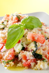 panzanella pomodoro cetriolo basilico cipolla