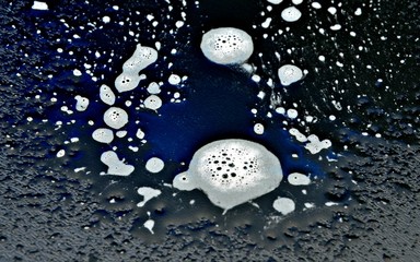 Gotas de agua con espuma