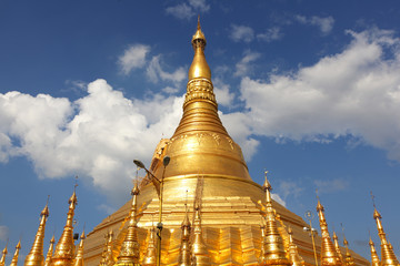Fototapeta premium Shwedagon Pagoda or paya in Yangoon, Myanmar