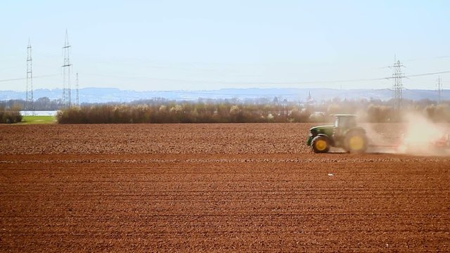 Traktor auf Feld