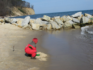 Dziecko na plaży w Gdyni