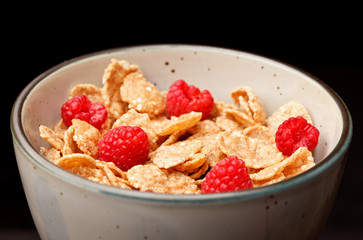 Cornflakes with milk and raspberries