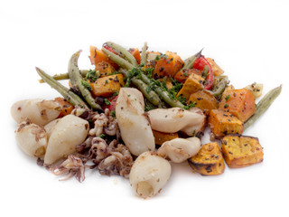 Tintenfische mit Ofengemüse