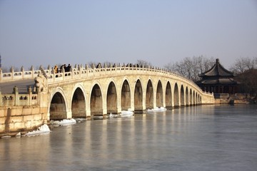 Fototapeta na wymiar most siedemnaście łuki