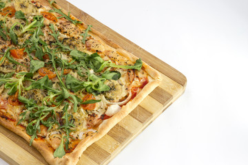 EDZR - Cheese, banana, ham, onion and arugula pizza