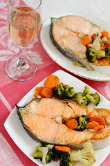 Delicious salmon with vegetables