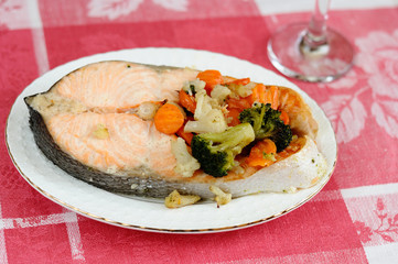 Delicious salmon with vegetables