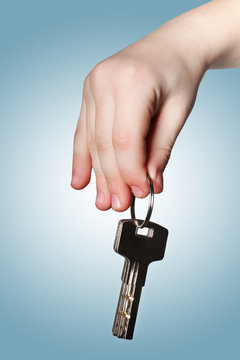 hand holding the keys