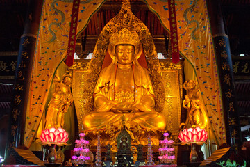 Fototapeta na wymiar Goldener Buddha