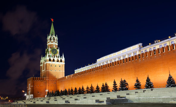Spasskaya tower of Kremlin, night view. Moscow, Russia