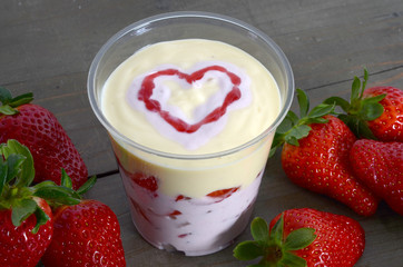 Erdbeerjoghurt mit Herz