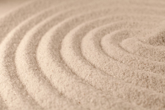 lignes stries dans le sable fin