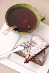 torta al cioccolato e tè
