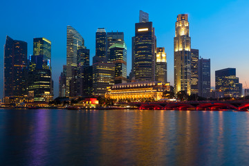 Fototapeta premium Singapore skyline and river in evening