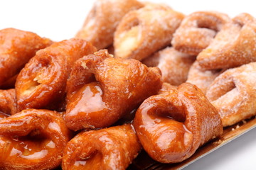 Pesti&ntilde;os de miel y az&uacute;car