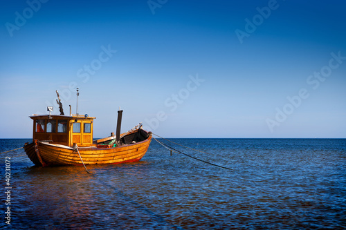 на лодке через море на лодке через море