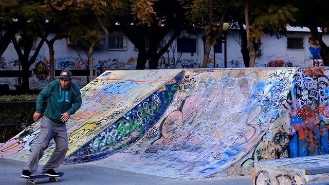 monopatin en pista de patinaje